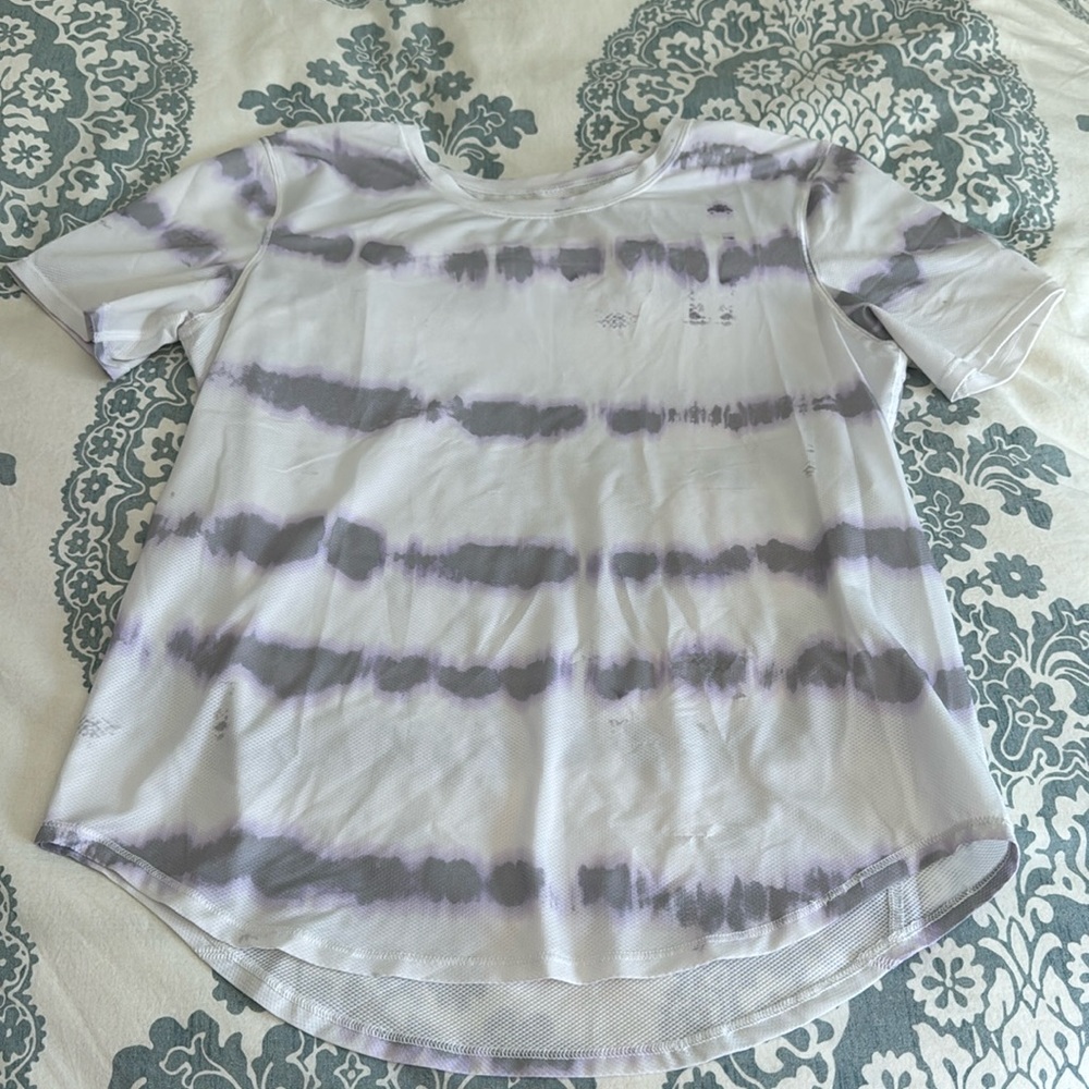 Lululemon workout top size 6